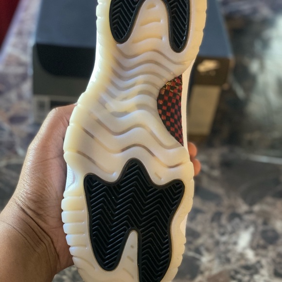 BRAND NEW, Retro Jordan’s Size 6.5y was too big for me purchased from champs - Picture 3 of 3